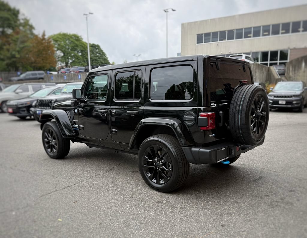 Used 2024 Jeep Wrangler Unlimited Sahara AWD/4WD image 12