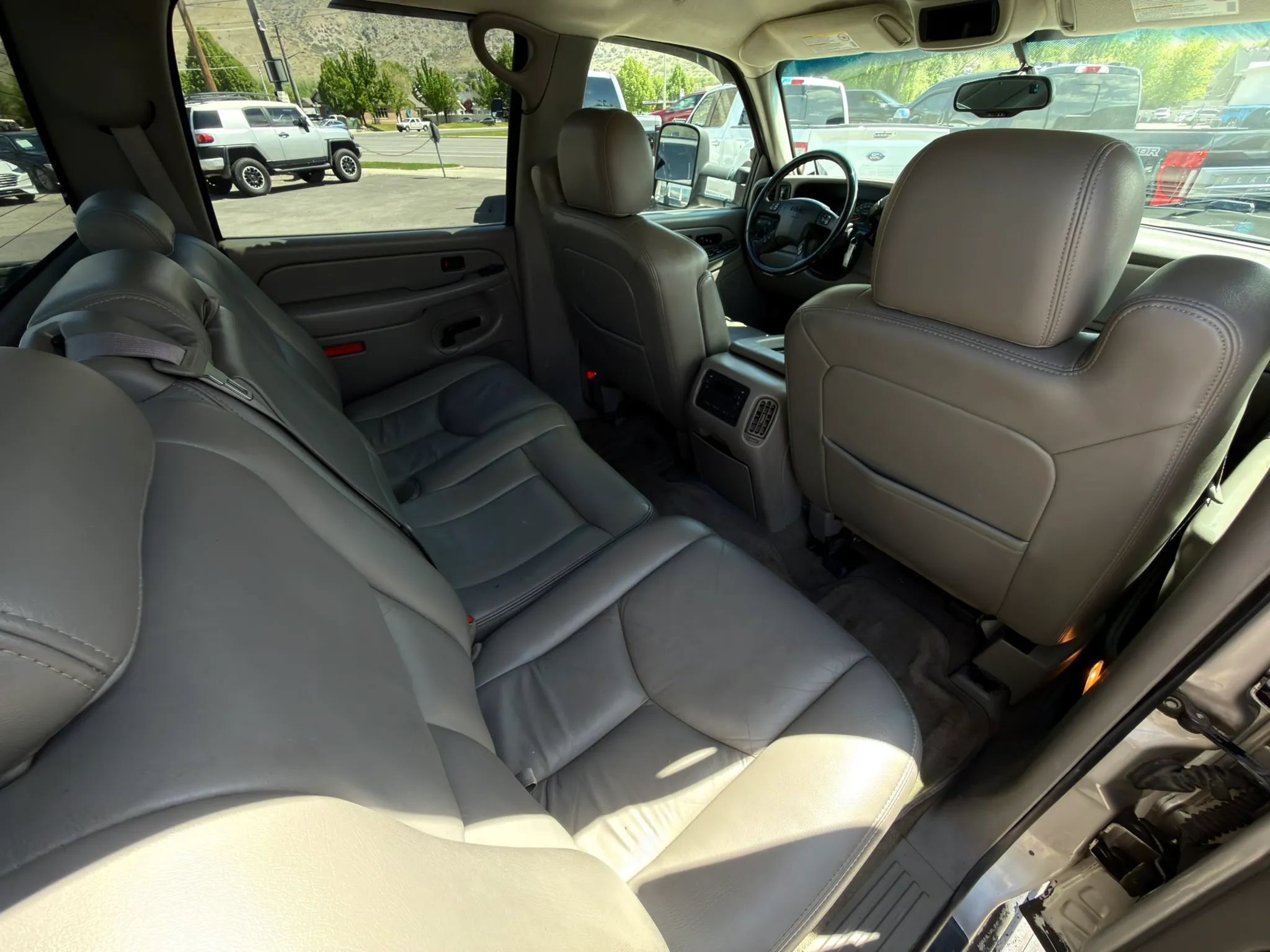 Used 2006 GMC Sierra 2500 SLT w/ Heavy-Duty Power Package AWD/4WD image 9