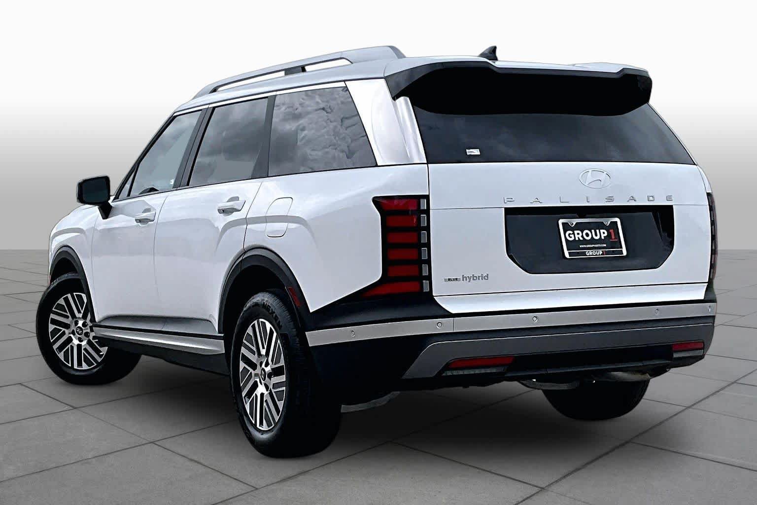 Used 2026 Hyundai Palisade SEL Premium FWD image 12