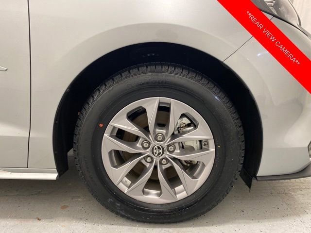 Certified 2025 Toyota Sienna LE w/ LE Plus Package image 9