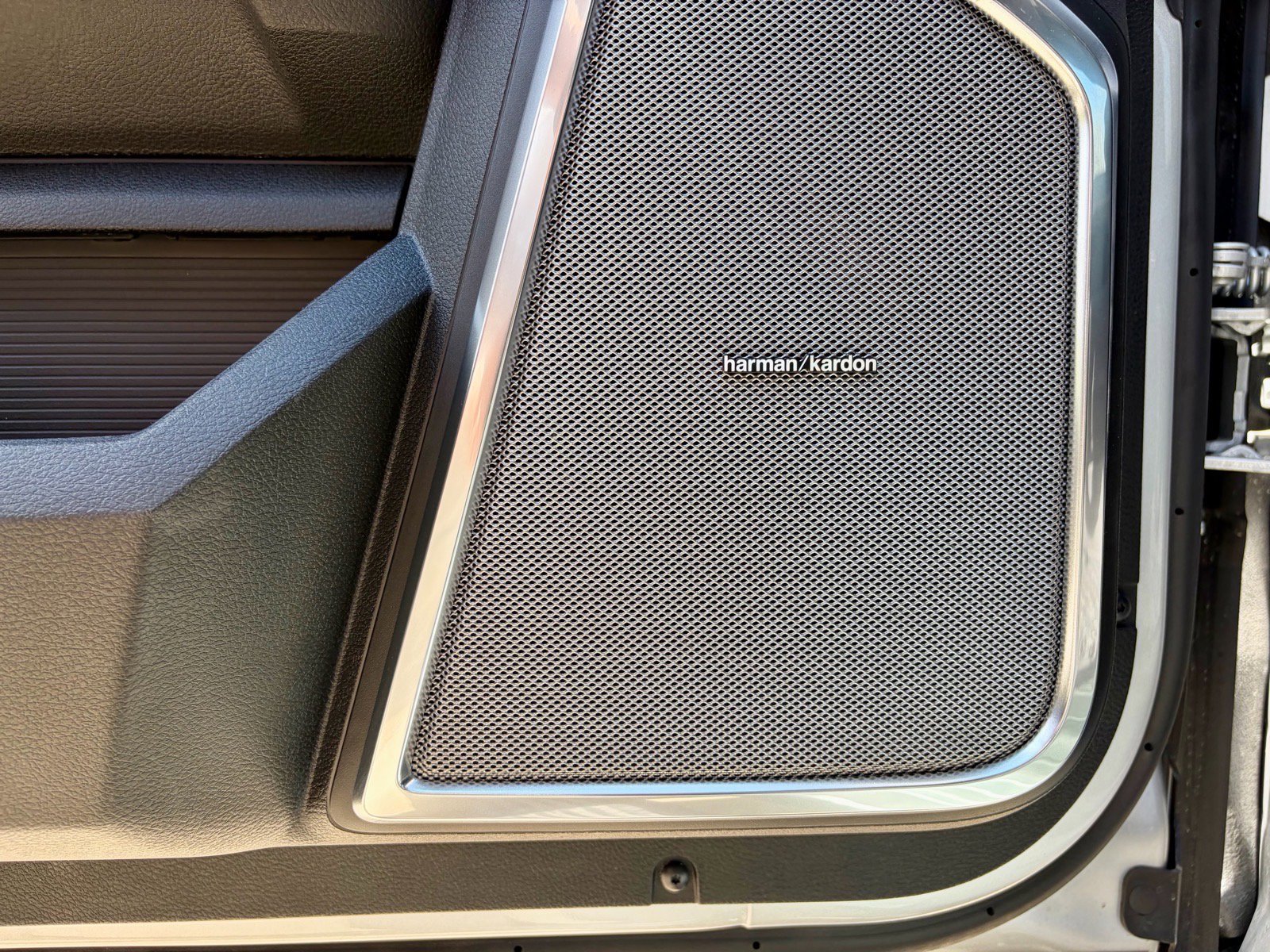 New 2026 RAM 3500 Laramie AWD/4WD image 23