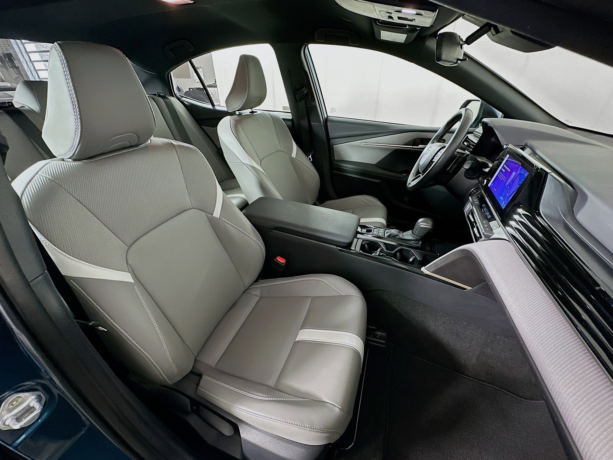 Used 2025 Toyota Camry SE image 29