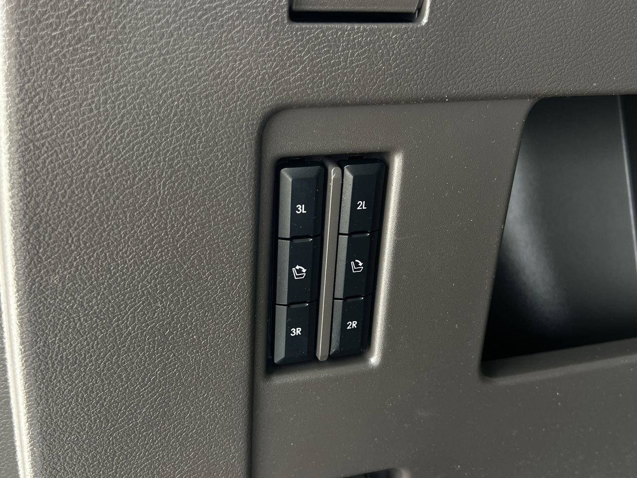 Used 2024 Lincoln Navigator Premiere image 28