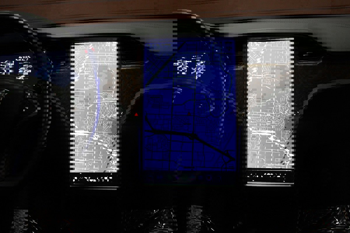 Used 2020 Tesla Model X image 34