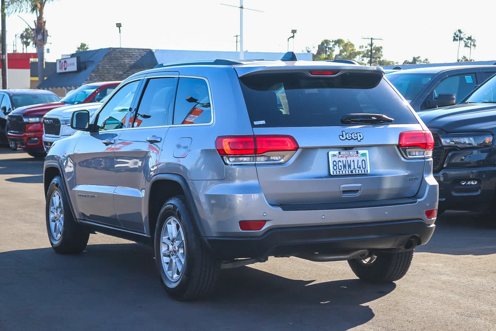 Used 2018 Jeep Grand Cherokee Laredo RWD image 6
