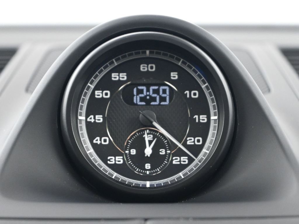 Certified 2023 Porsche Macan Turbo image 12