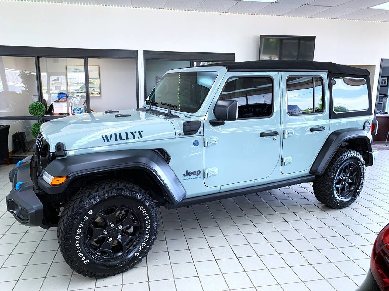 Used 2023 Jeep Wrangler Unlimited w/ Cold Weather Group AWD/4WD image 3
