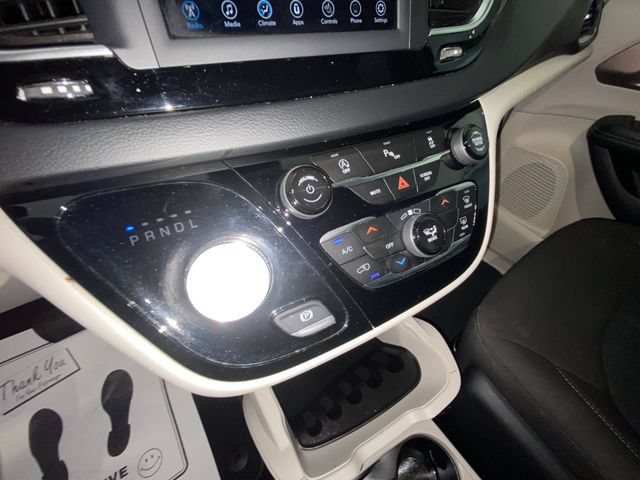 Used 2021 Chrysler Voyager LX w/ Cold Weather Group FWD image 19