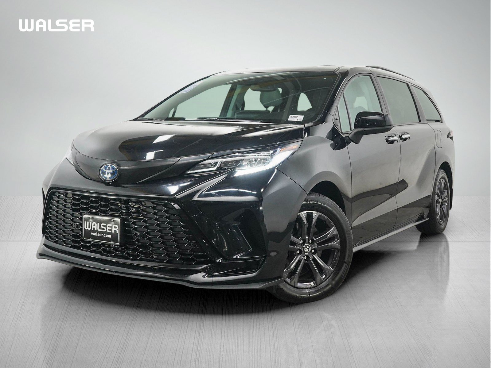 Used 2025 Toyota Sienna XSE AWD/4WD image 1
