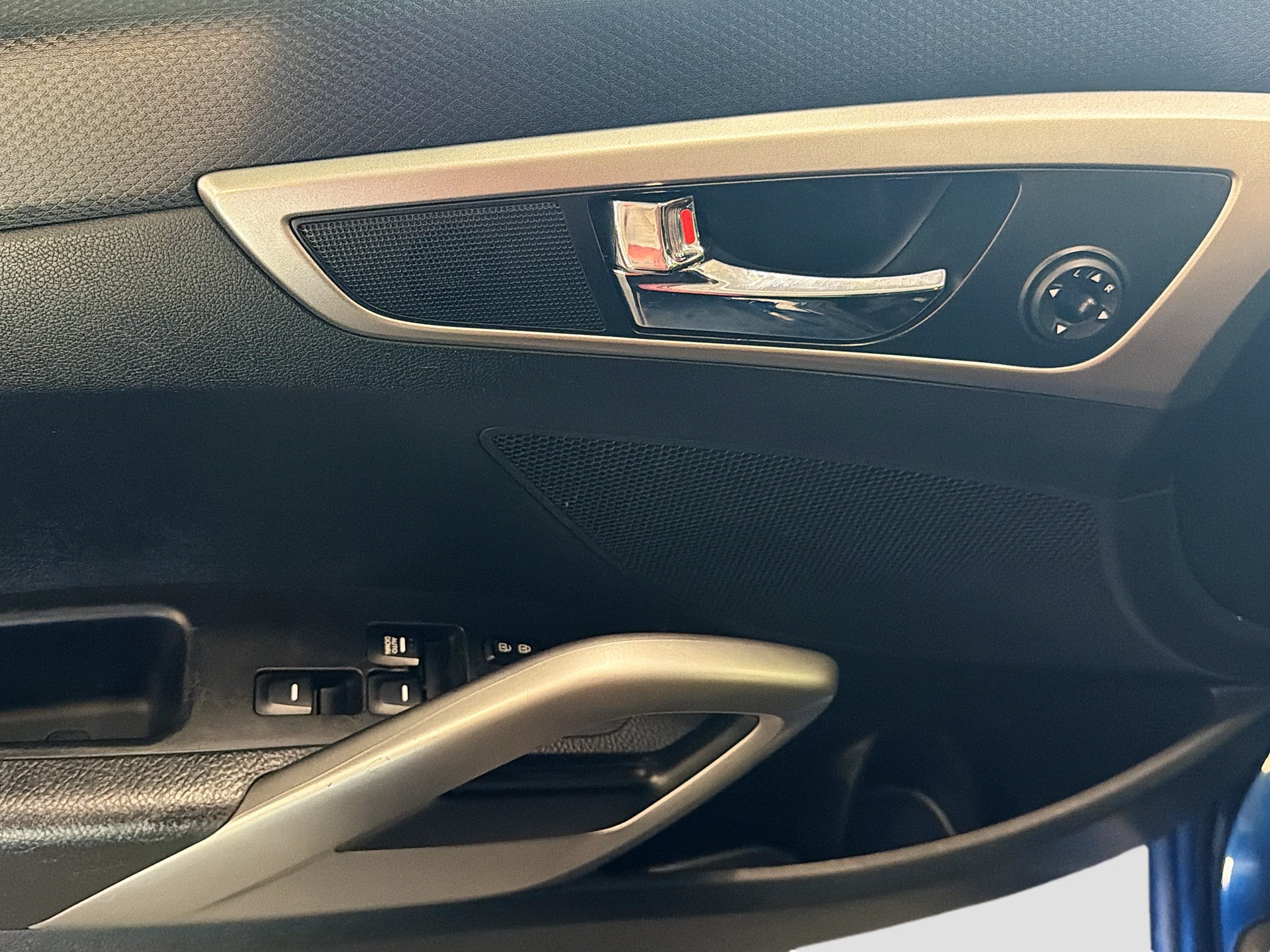 Used 2017 Hyundai Veloster FWD image 15