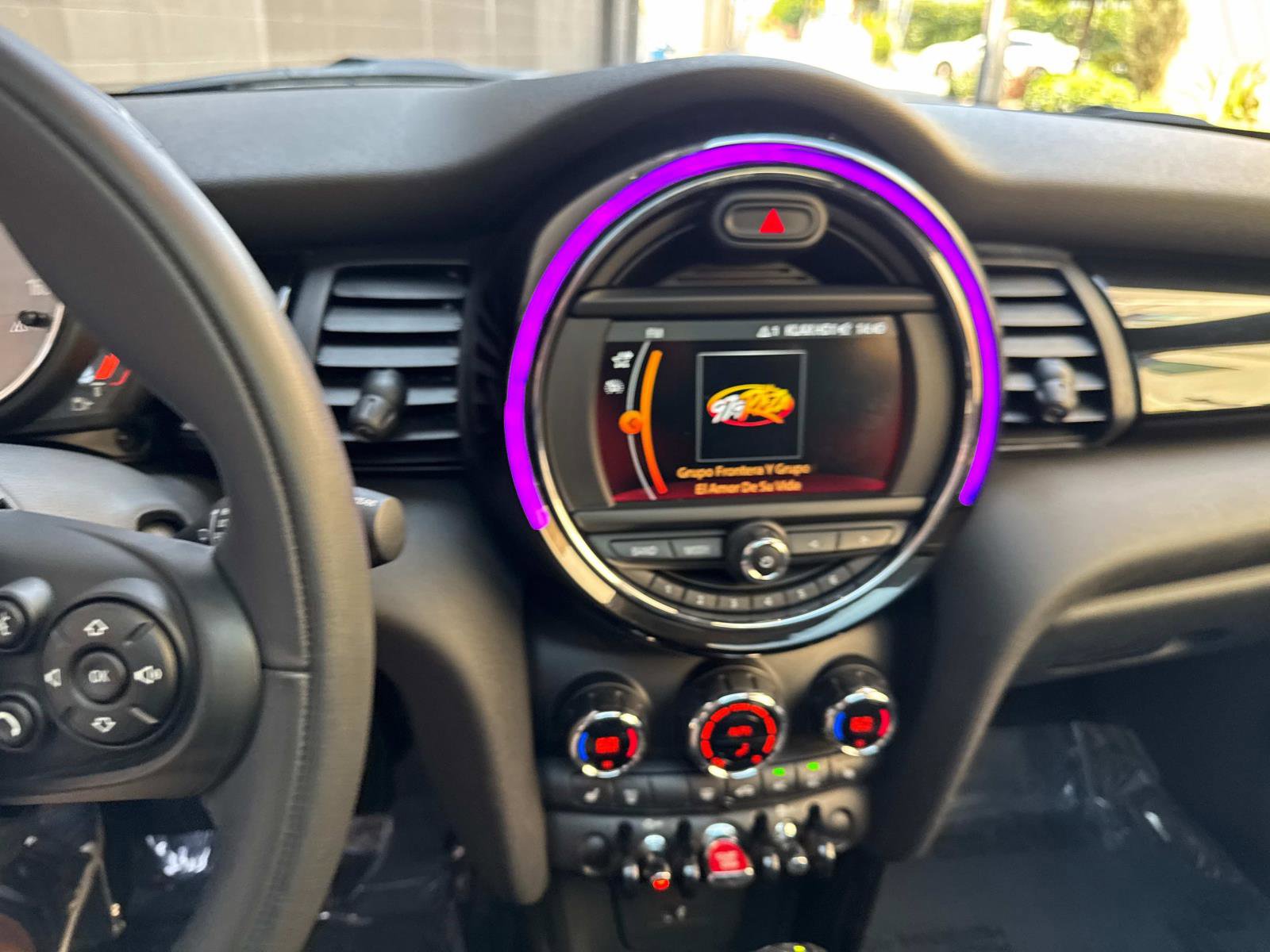 Used 2019 MINI Cooper 4-Door Hardtop w/ Signature Upholstery Package image 15