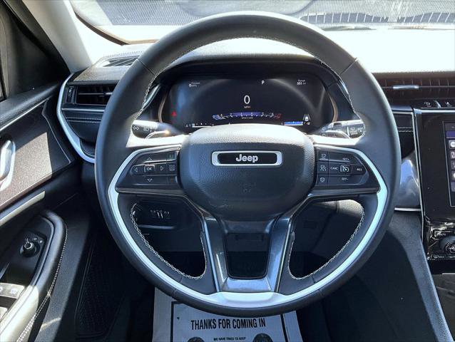Certified 2023 Jeep Grand Cherokee Laredo AWD/4WD image 13