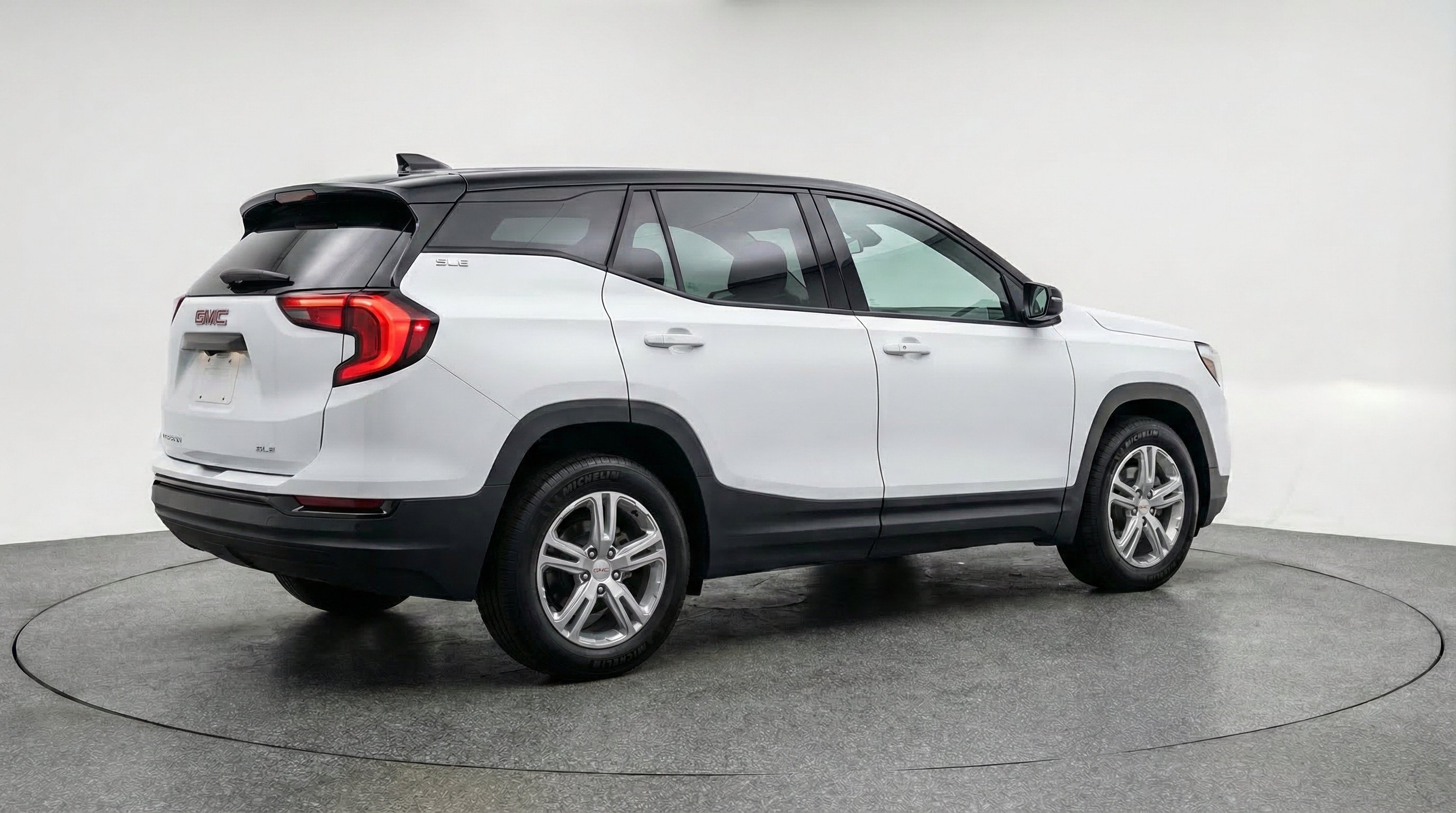 Used 2024 GMC Terrain SLE FWD image 9