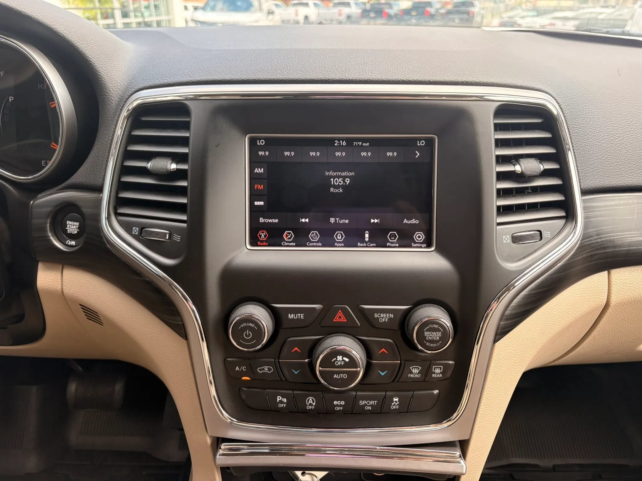 Used 2019 Jeep Grand Cherokee Laredo AWD/4WD image 19
