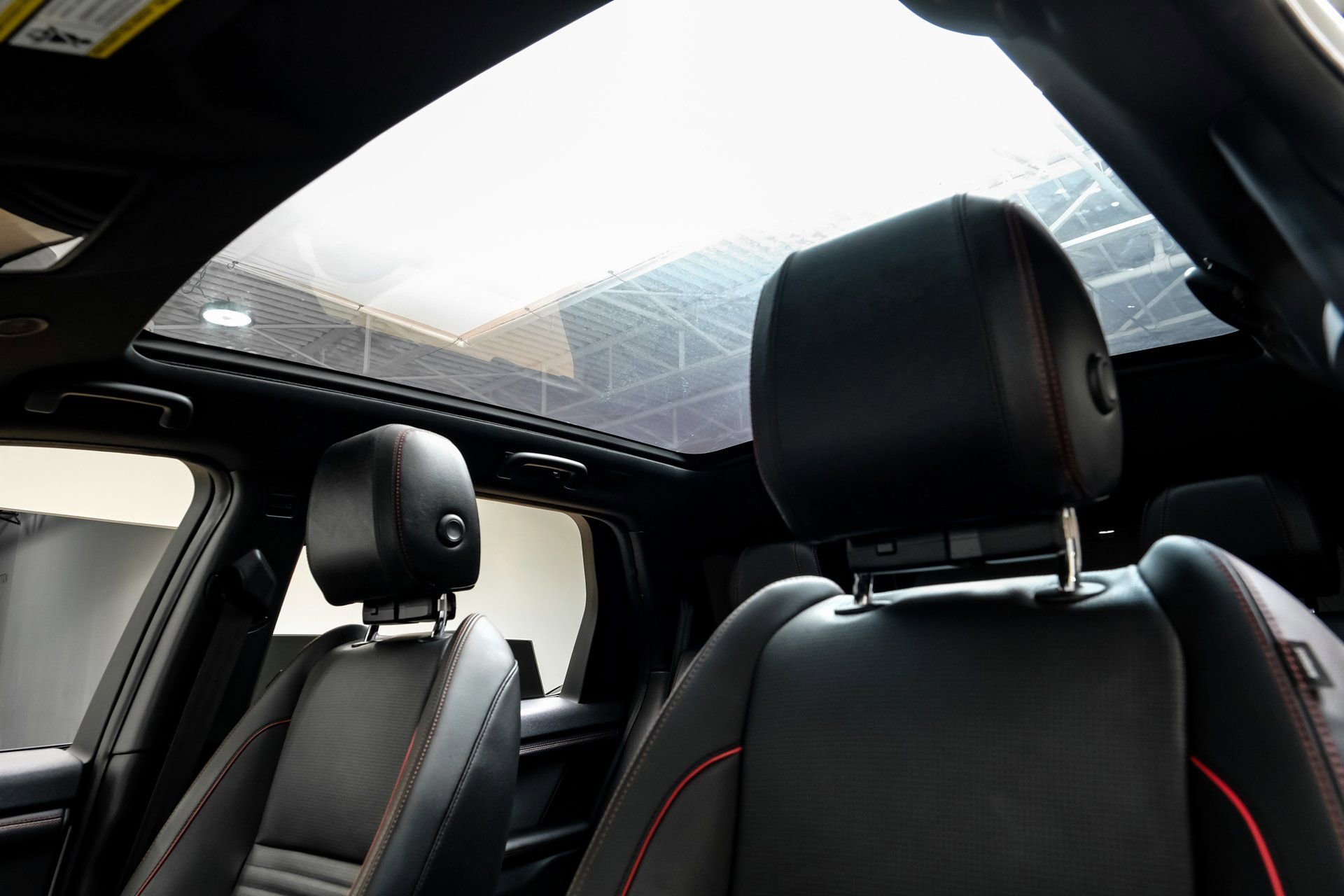 Used 2023 Land Rover Discovery Sport S R-Dynamic image 5