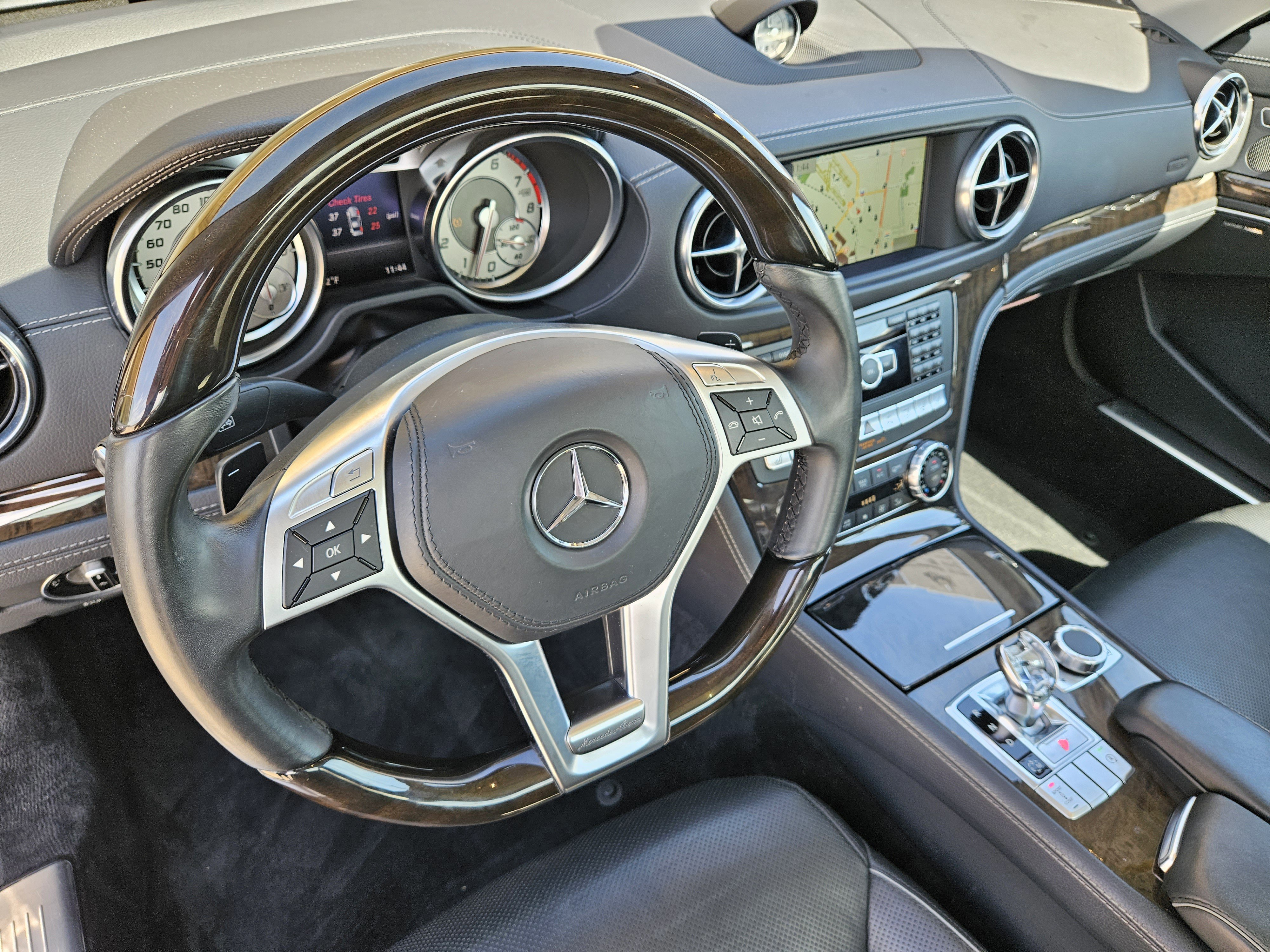 Used 2015 Mercedes-Benz SL 550 image 25