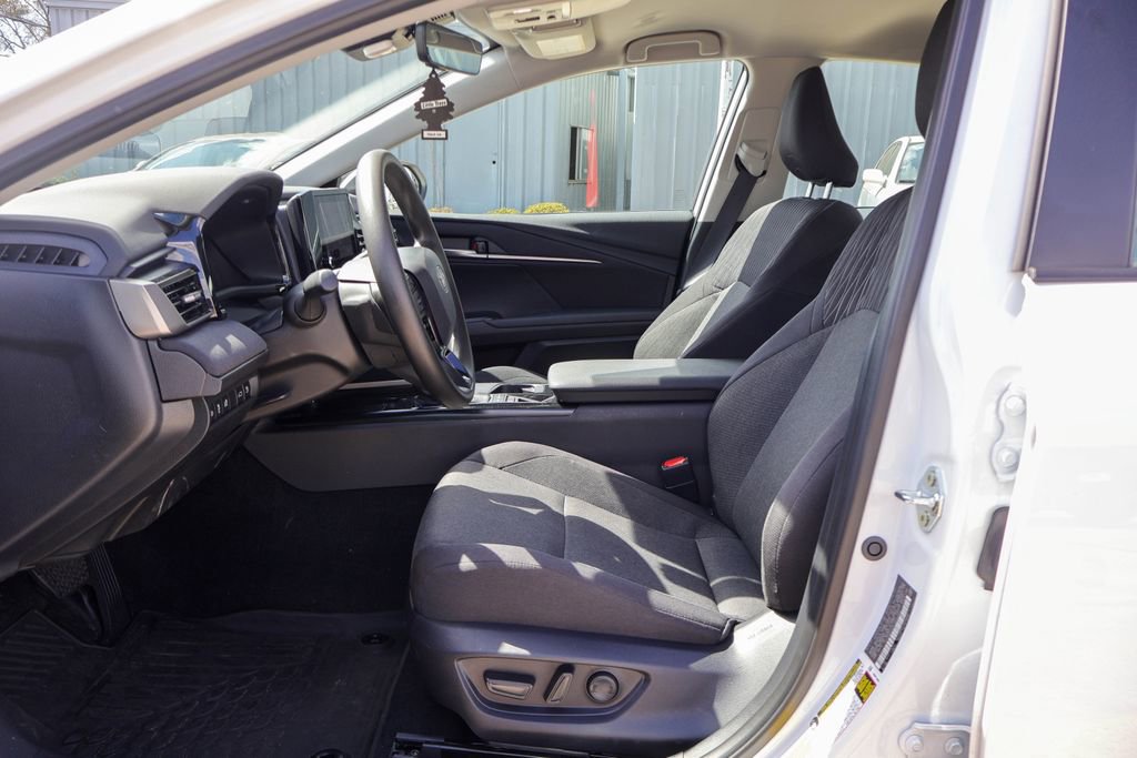 Used 2025 Toyota Camry LE w/ Convenience Package image 7