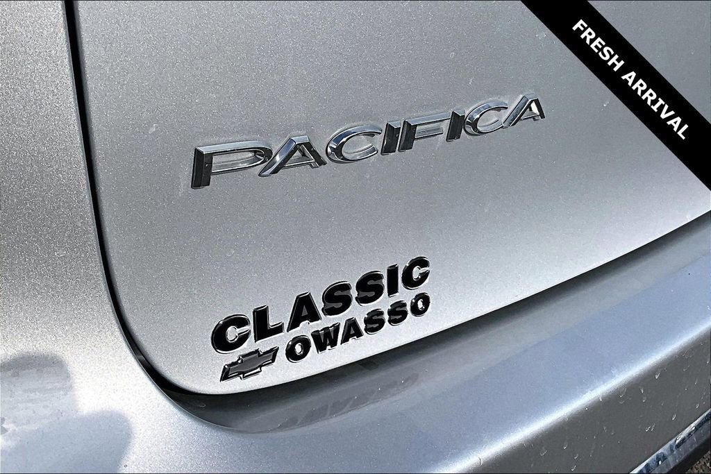 Used 2024 Chrysler Pacifica Touring-L image 23