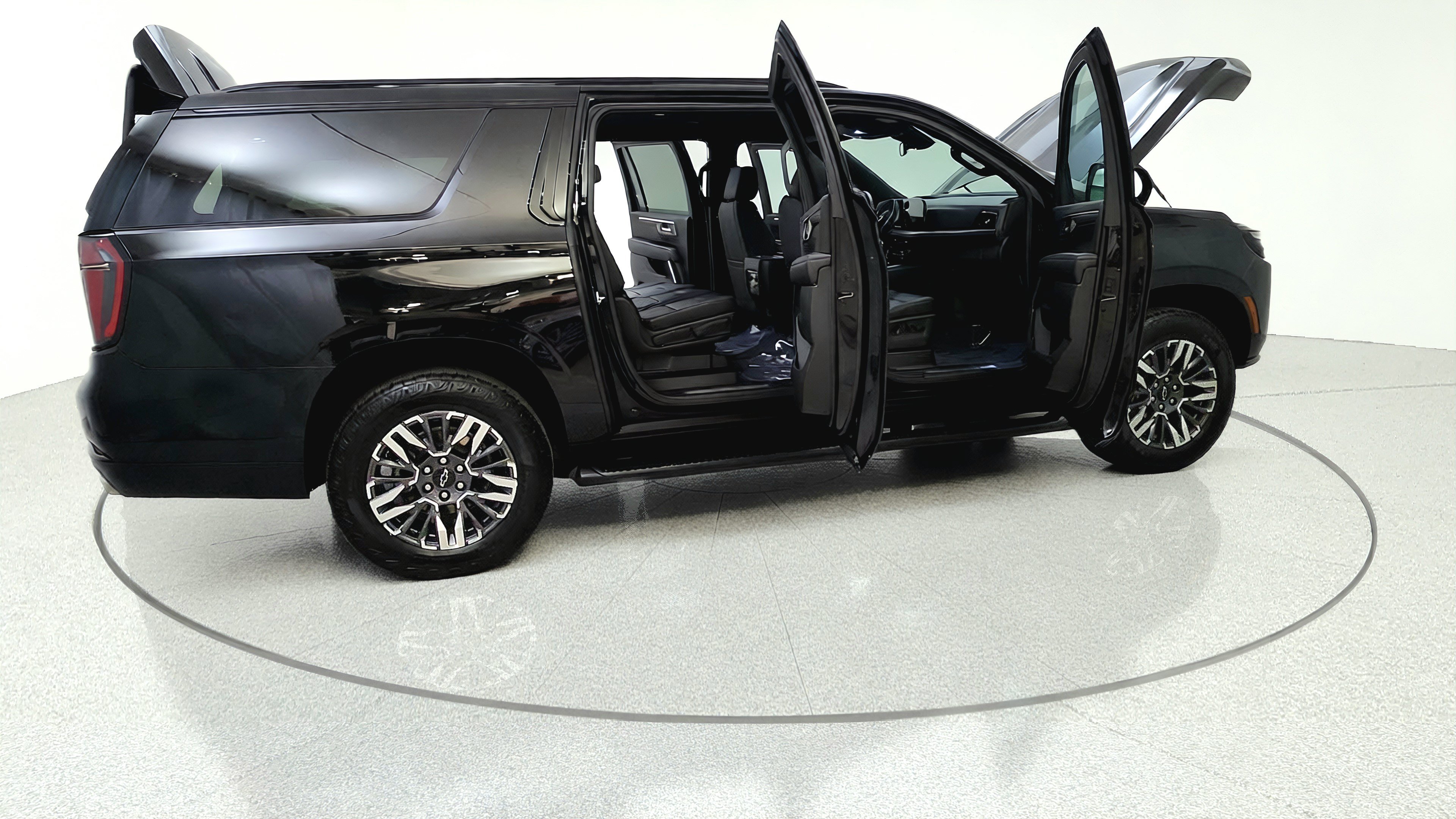 Used 2025 Chevrolet Suburban Z71 AWD/4WD image 15