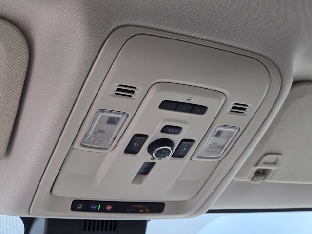 Used 2023 GMC Yukon Denali RWD image 33