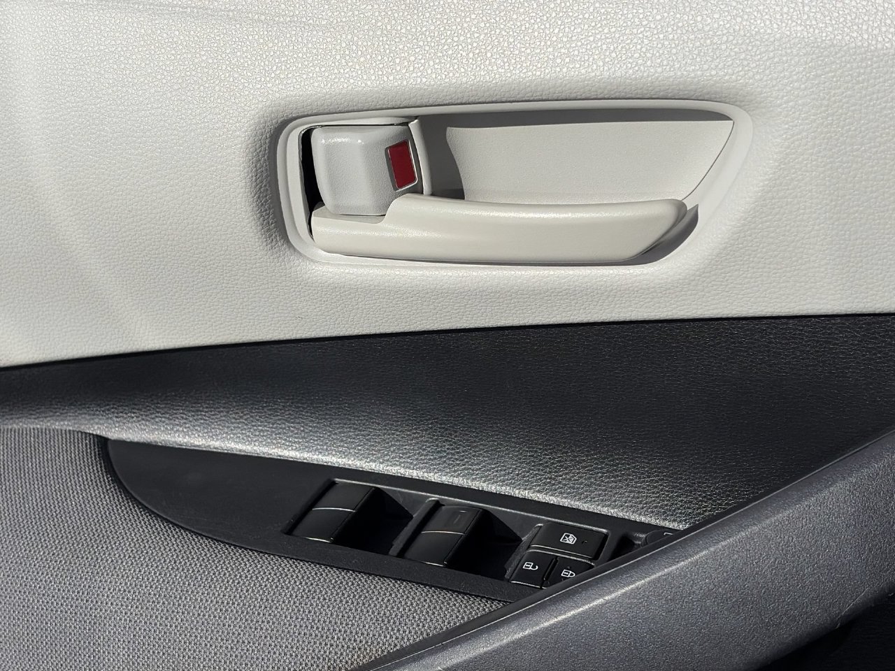 Used 2024 Toyota Corolla LE w/ LE Convenience Package FWD image 20