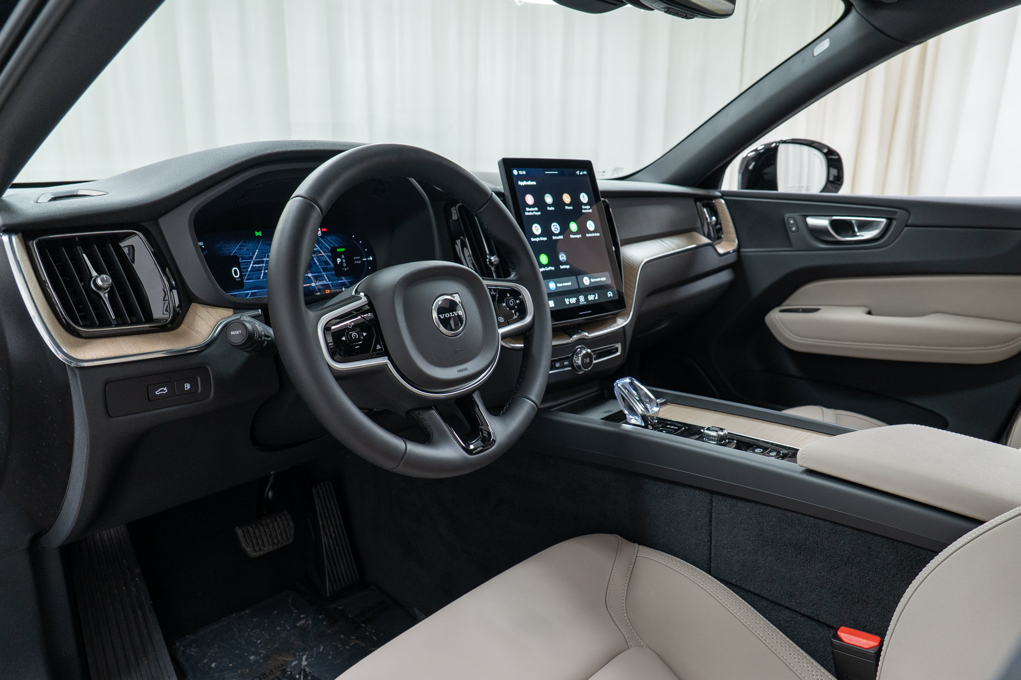 New 2026 Volvo XC60 T8 Plus w/ Protection Package Premier AWD/4WD image 12
