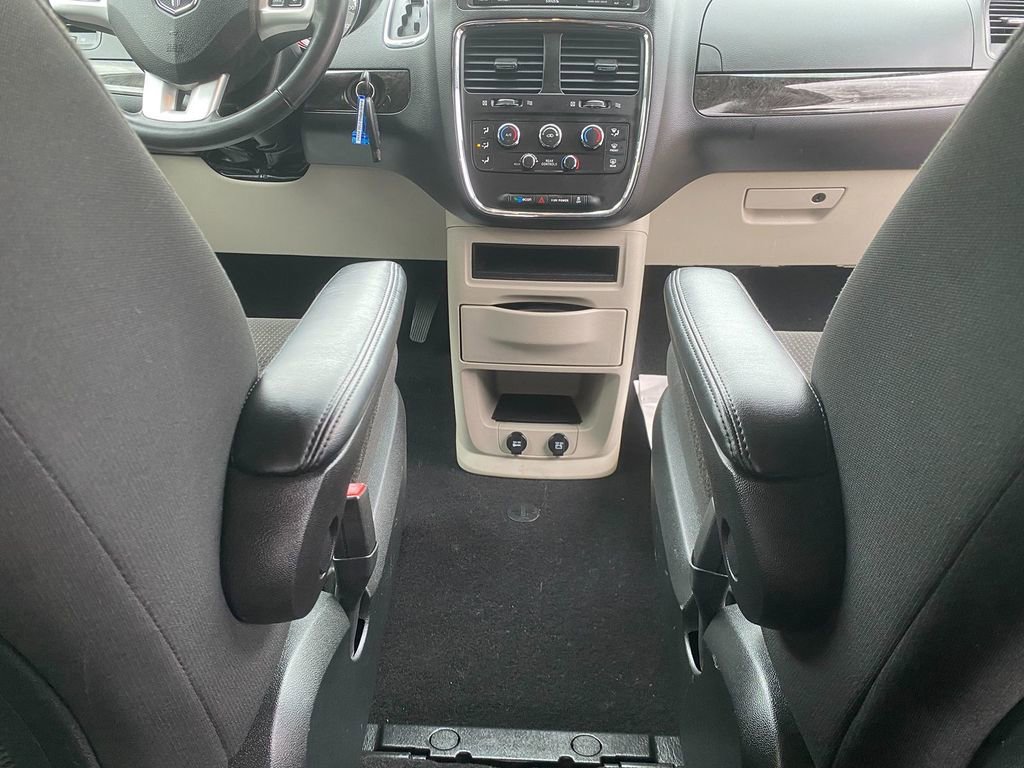 Used 2017 Dodge Grand Caravan SE w/ Power Window Group FWD image 27