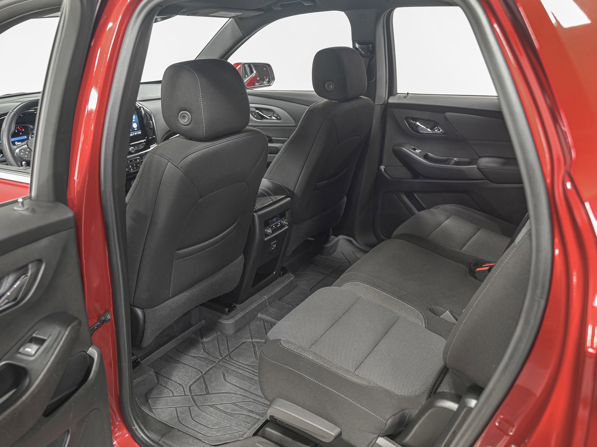 Used 2023 Chevrolet Traverse LT w/ LPO, Floor Liner Package image 26