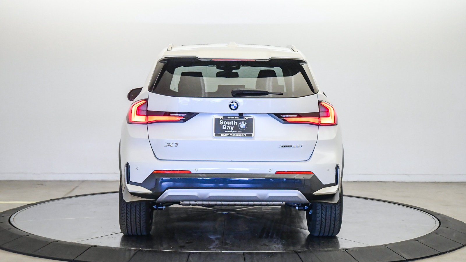 New 2026 BMW X1 xDrive28i w/ Convenience Package AWD/4WD image 3