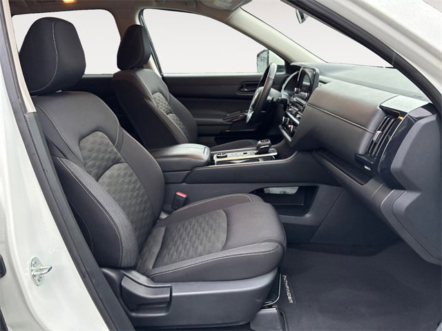 Used 2024 Nissan Pathfinder SV image 15