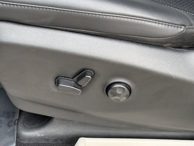 Certified 2024 Chrysler Pacifica Touring-L FWD image 8