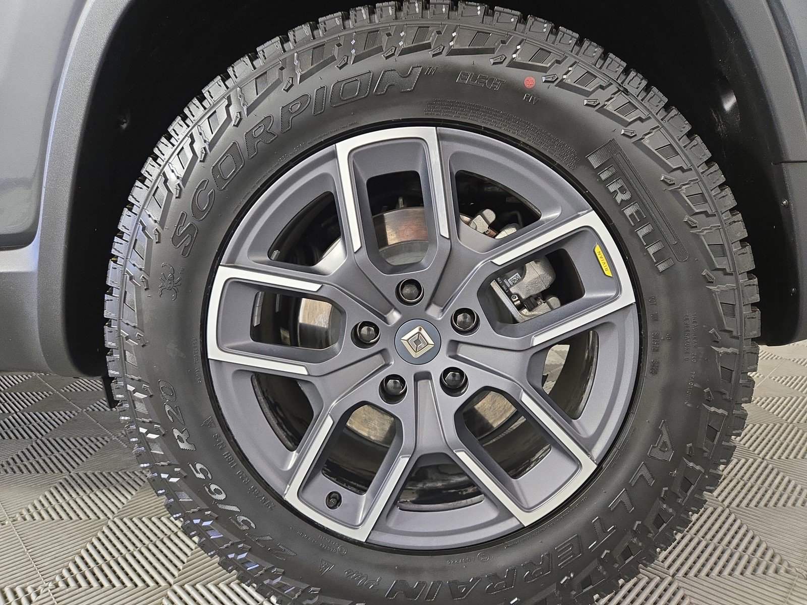 Used 2024 Rivian R1S Adventure image 10