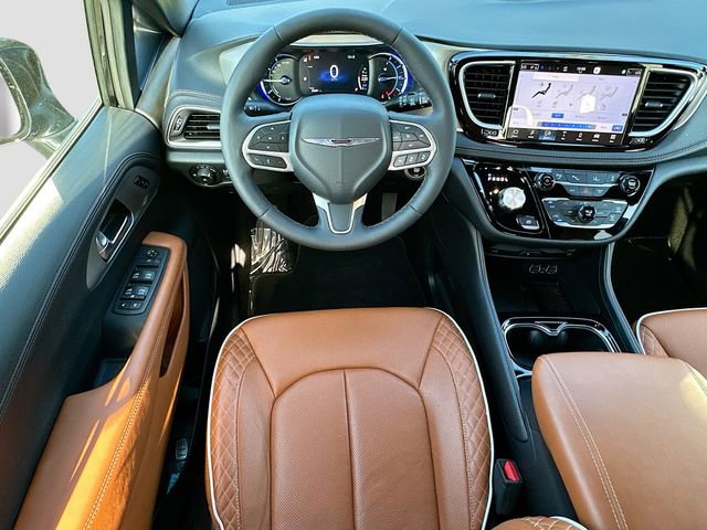 Used 2025 Chrysler Pacifica Pinnacle image 24