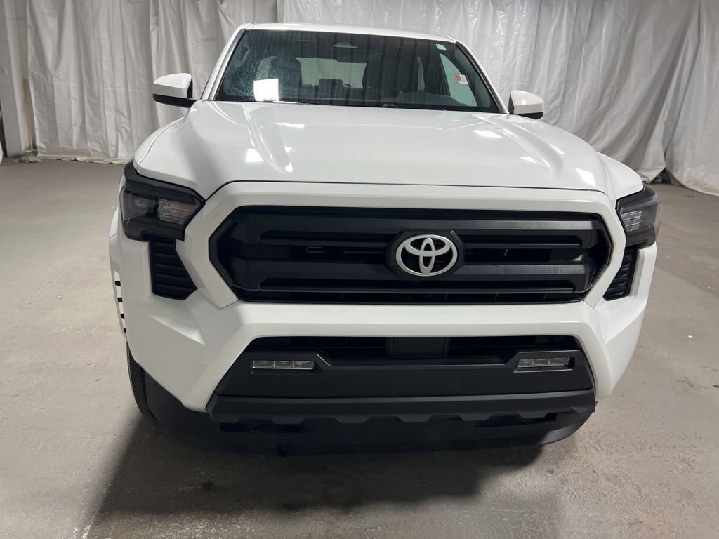 Used 2024 Toyota Tacoma SR5 AWD/4WD image 2