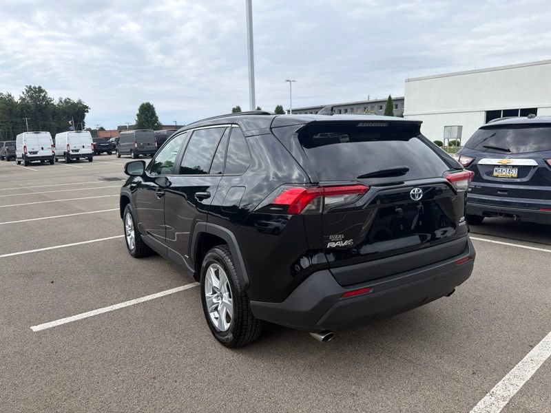 Used 2021 Toyota RAV4 XLE w/ Convenience Package AWD/4WD image 5