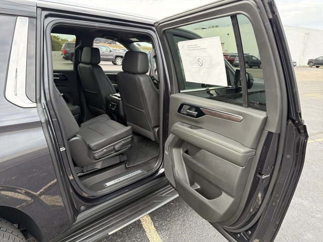 New 2026 Chevrolet Suburban LT image 25