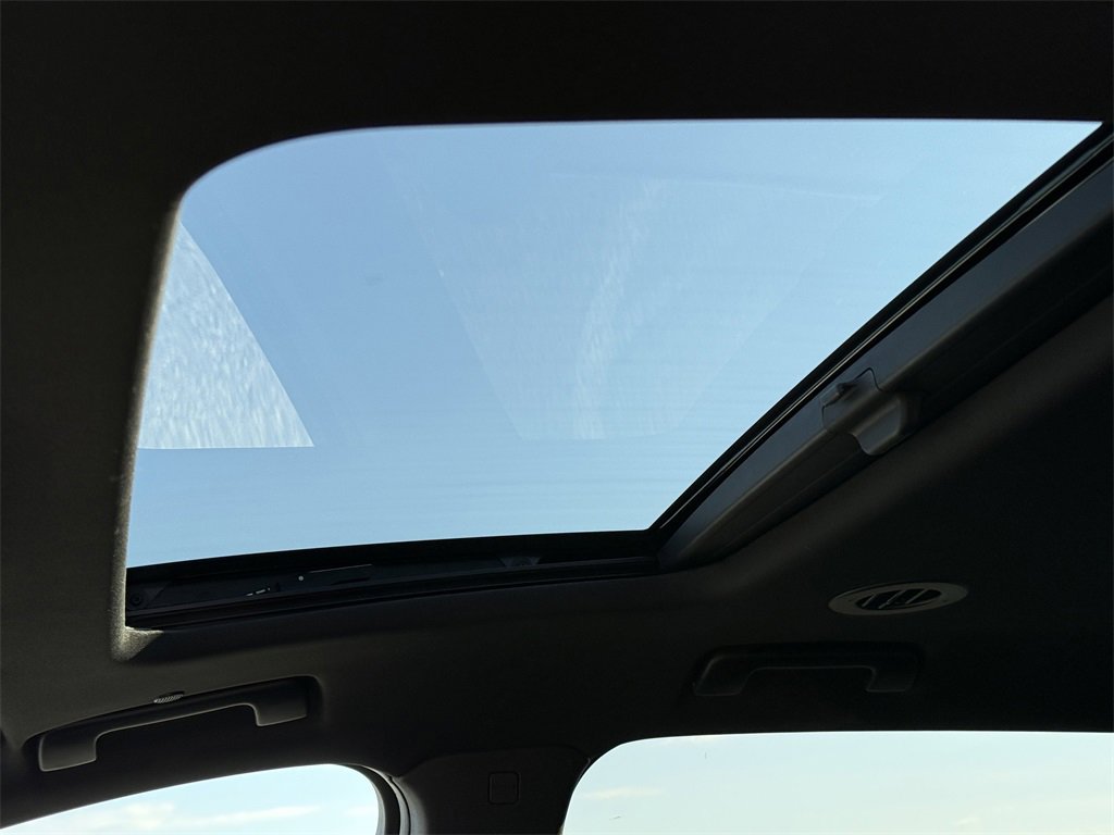 Used 2023 Buick Enclave Avenir w/ Avenir Technology Package image 27