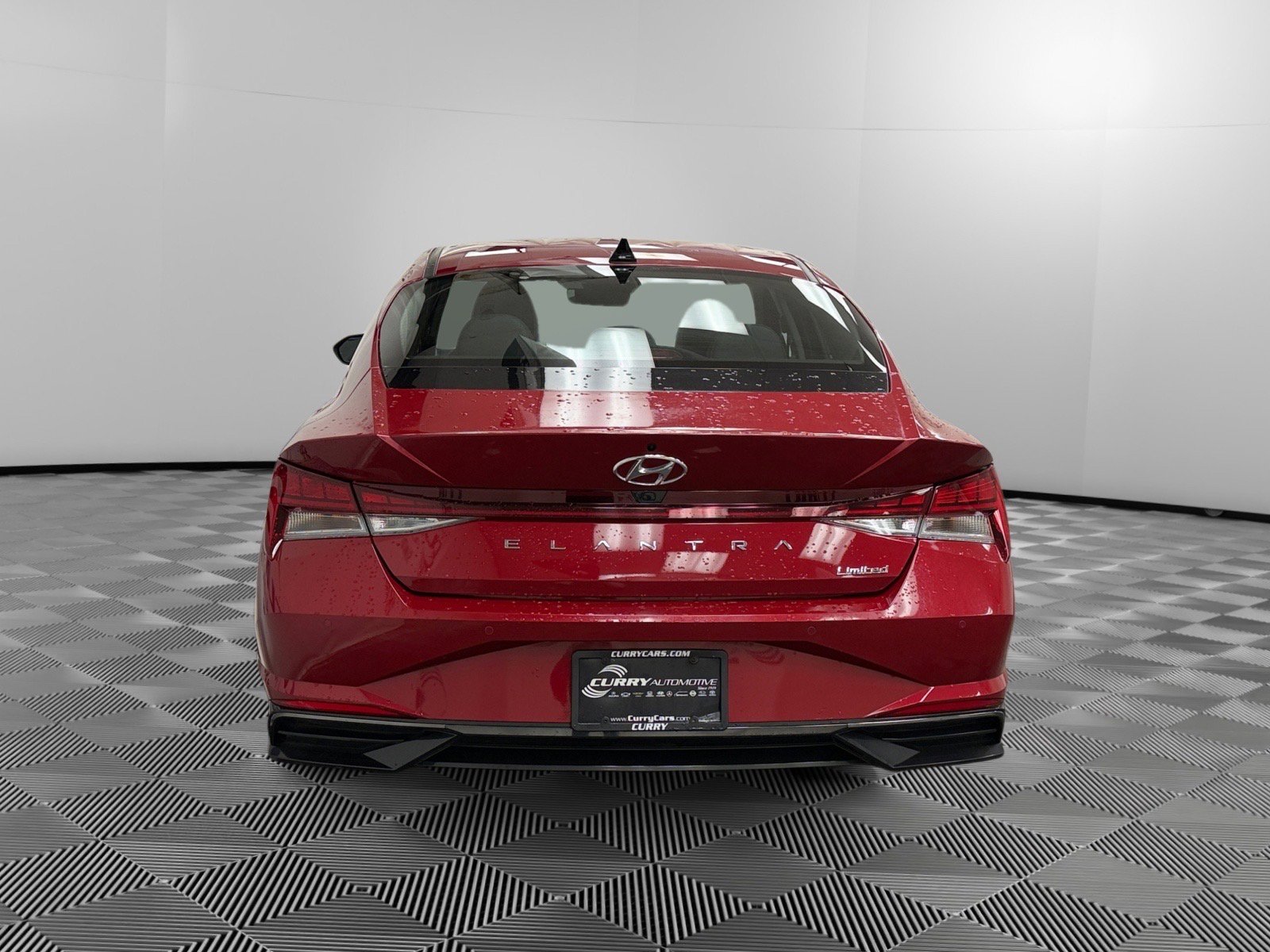 Certified 2023 Hyundai Elantra Limited w/ Preferred Accessory Package image 4