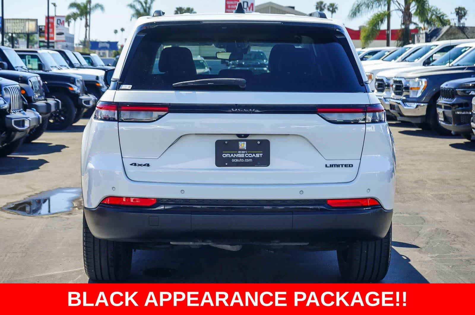 Used 2023 Jeep Grand Cherokee Limited w/ Black Appearance Package AWD/4WD image 5