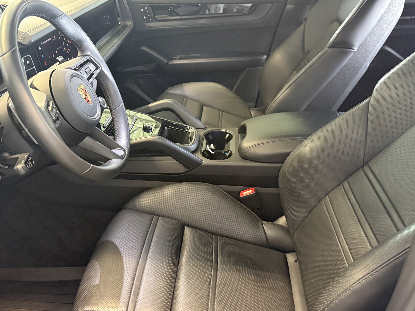 Used 2025 Porsche Cayenne GTS AWD/4WD image 30