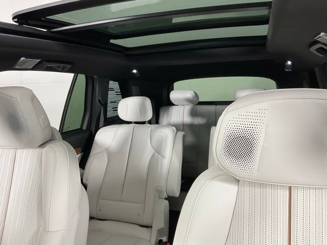 New 2026 Cadillac Vistiq Sport w/ LPO, Floor Liner Package image 33