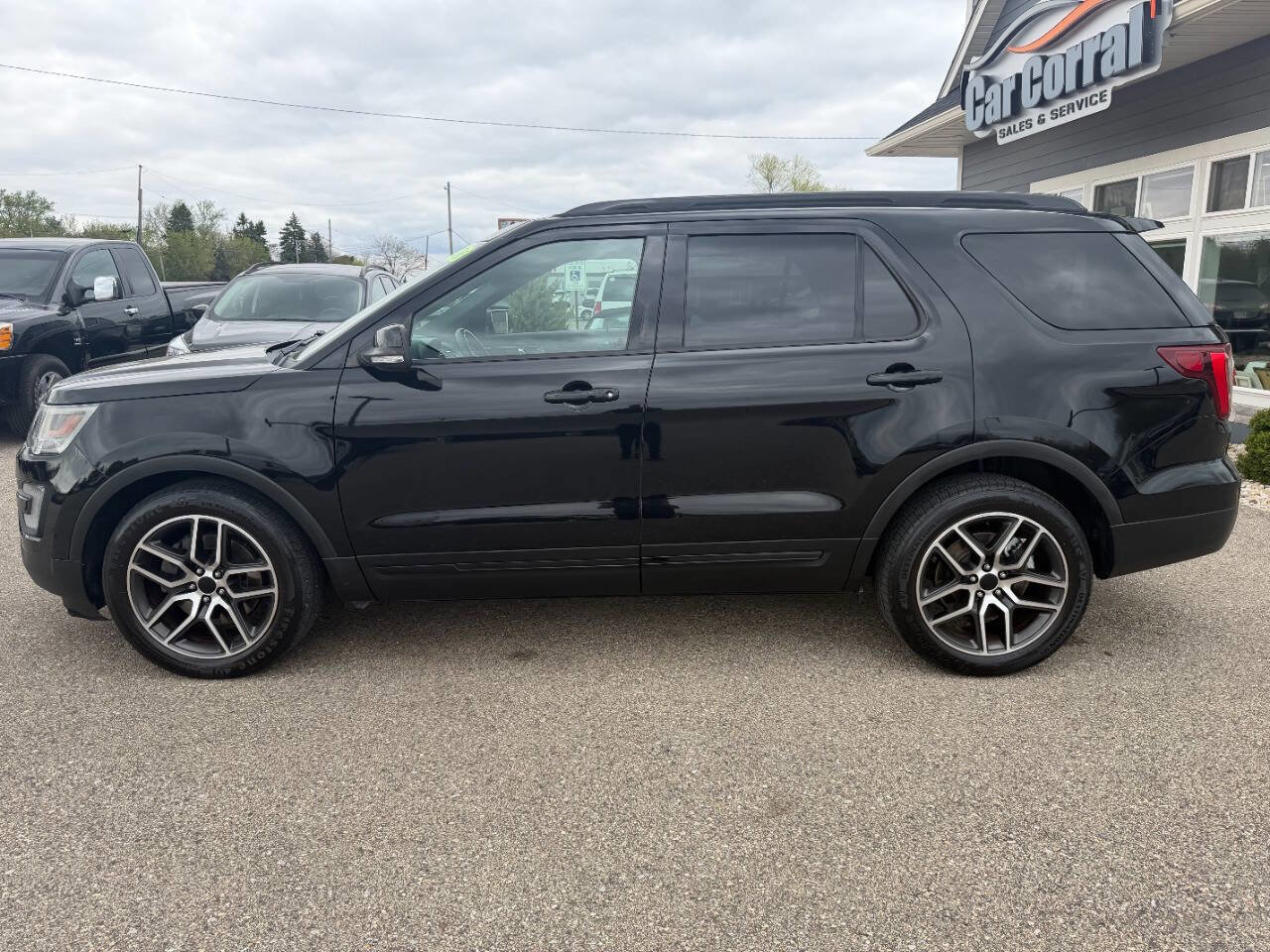Used 2016 Ford Explorer Sport w/ Equipment Group 401A AWD/4WD image 2