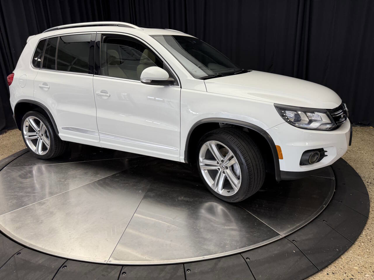 Used 2014 Volkswagen Tiguan R-Line image 6