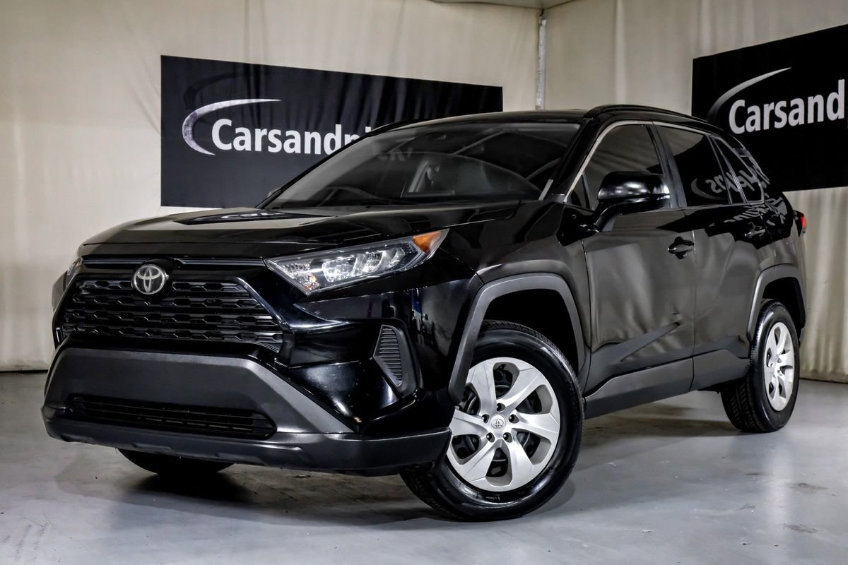 Used 2021 Toyota RAV4 LE FWD image 4