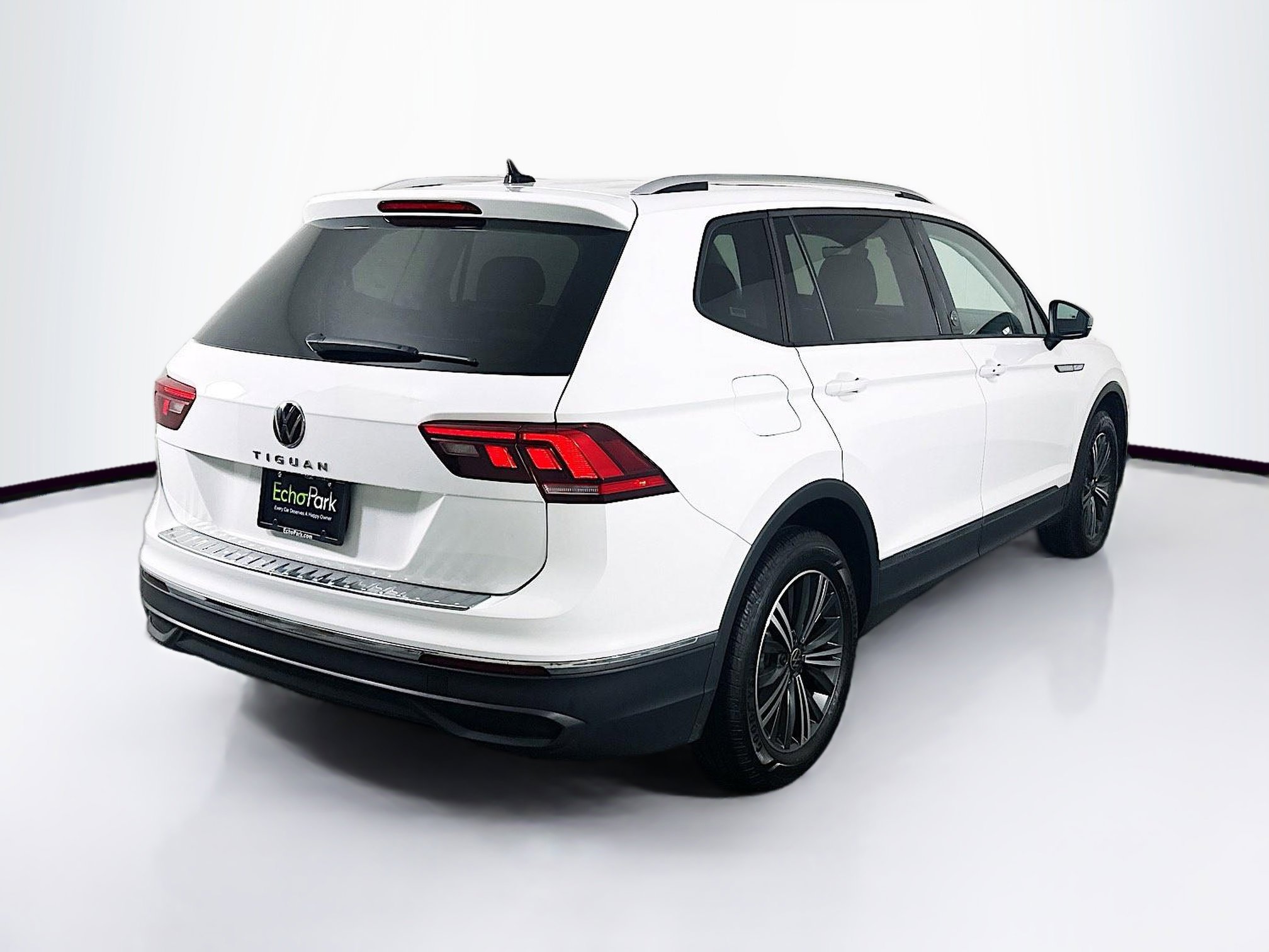 Used 2024 Volkswagen Tiguan Wolfsburg Edition image 9