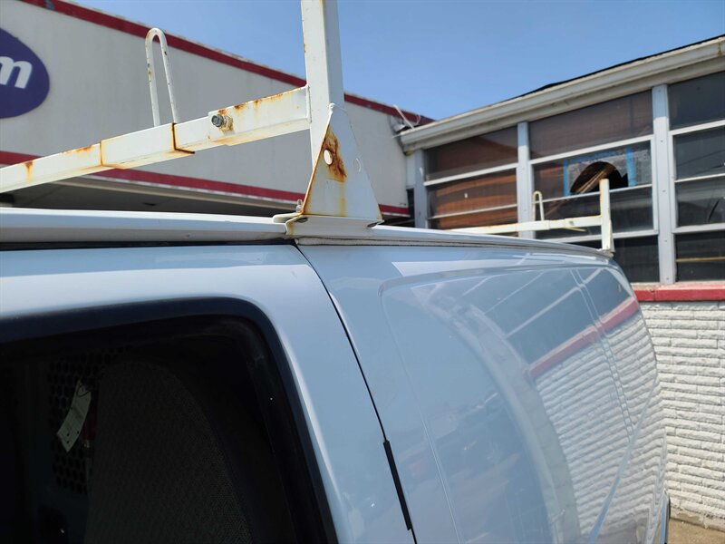 Used 2015 Chevrolet Express 2500 RWD image 19