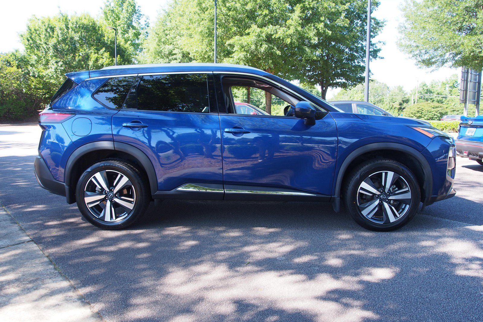 Used 2023 Nissan Rogue SL AWD/4WD image 8