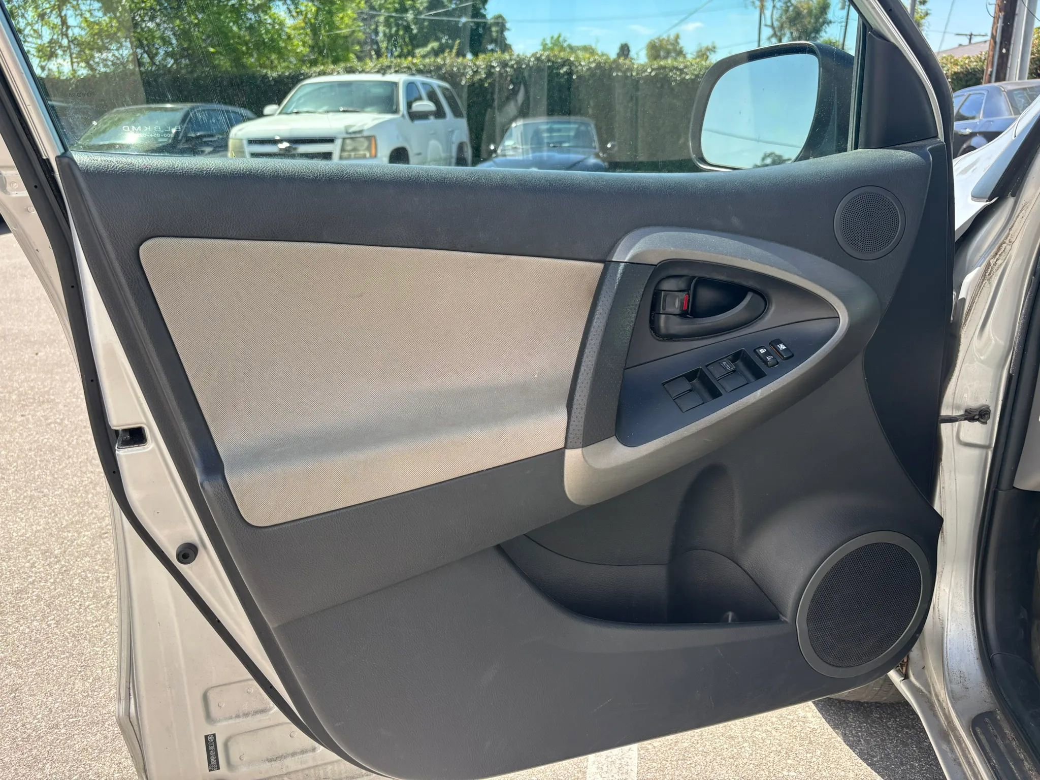 Used 2011 Toyota RAV4 4WD w/ Base L4 Extra Value Pkg image 28