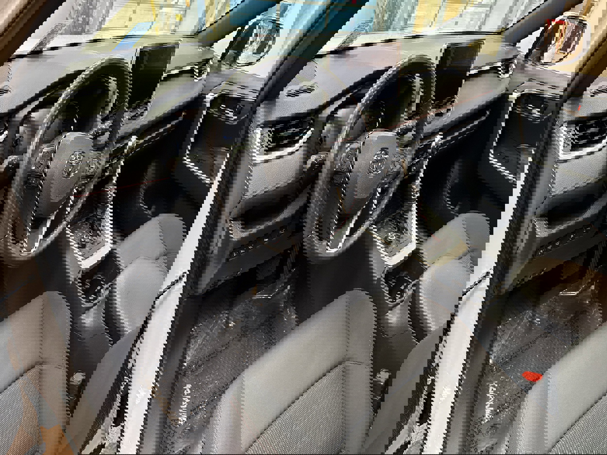 Used 2023 Toyota RAV4 SE w/ Weather & Moonroof Package image 28