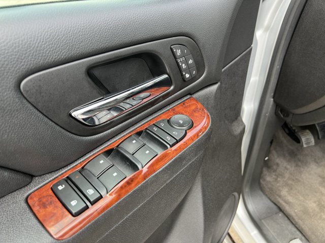 Used 2013 Chevrolet Avalanche LTZ AWD/4WD image 24